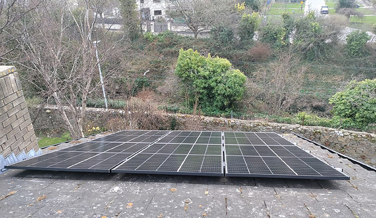 Do solar panels have to be connected to the grid